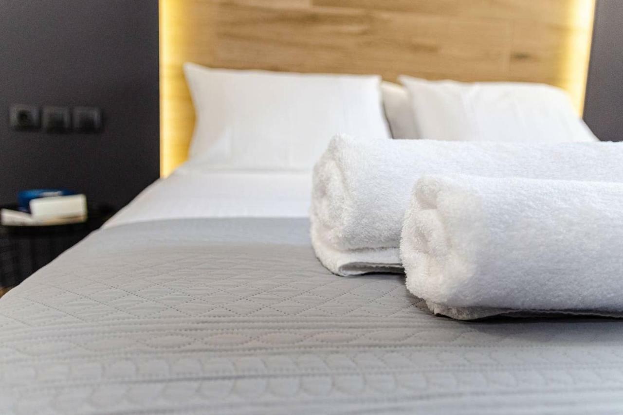 Mos Luxury City Suites - The Loft Chrissi Akti Chania Exterior foto