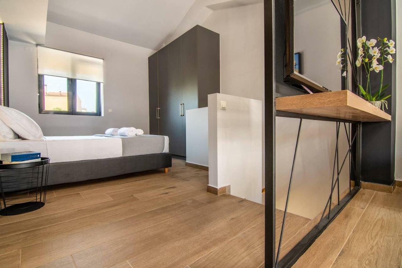 Mos Luxury City Suites - The Loft Chrissi Akti Chania Exterior foto
